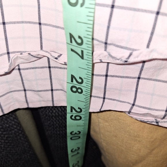 A J. Crew Classic long sleeve button-down shirt in a mens size medium - Picture 9 of 9